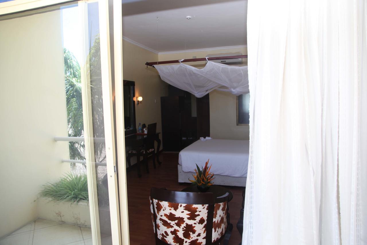 Giraffe Ocean View Hotel Daressalam Exterior foto